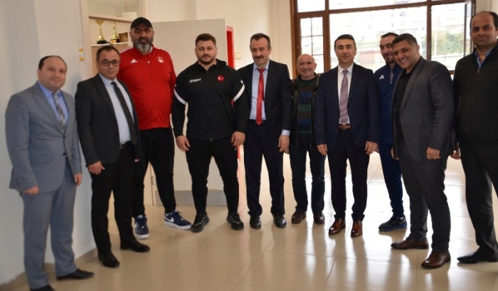 MİLLİ GÜREŞÇİ Rıza KAYAALP' RİZE GÜNEYSU SPOR LİSESİNDE