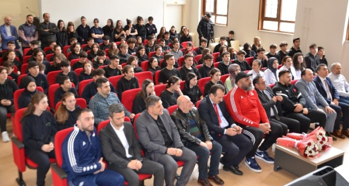 MİLLİ GÜREŞÇİ Rıza KAYAALP' RİZE GÜNEYSU SPOR LİSESİNDE