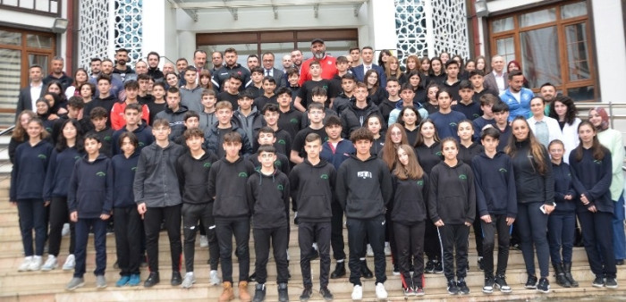 MİLLİ GÜREŞÇİ Rıza KAYAALP' RİZE GÜNEYSU SPOR LİSESİNDE