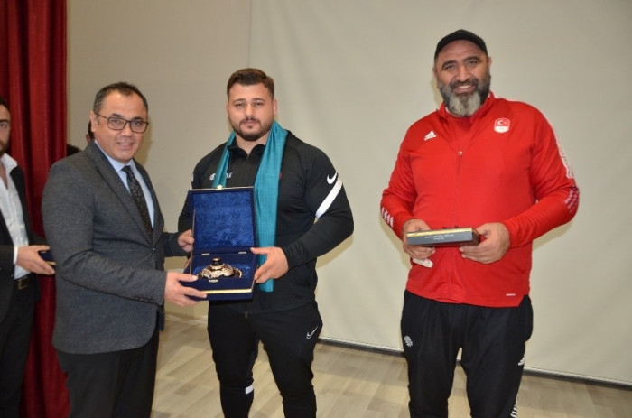 MİLLİ GÜREŞÇİ Rıza KAYAALP' RİZE GÜNEYSU SPOR LİSESİNDE