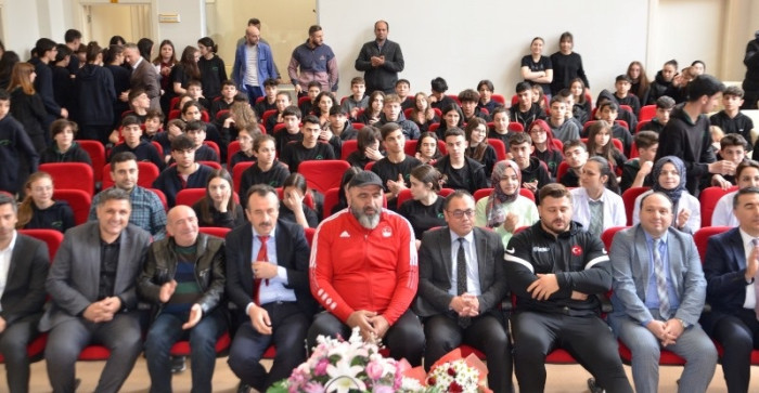 MİLLİ GÜREŞÇİ Rıza KAYAALP' RİZE GÜNEYSU SPOR LİSESİNDE