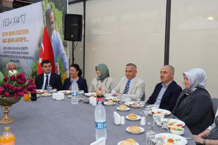 RİZE VALİSİ KEMAL ÇEBER'İN VEDA YEMEĞİ