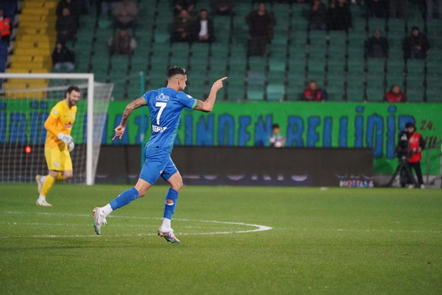 RİZESPOR PENDİKSPOR MAÇ FOTOĞRAFLARI