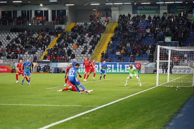 RİZESPOR PENDİKSPOR MAÇ FOTOĞRAFLARI