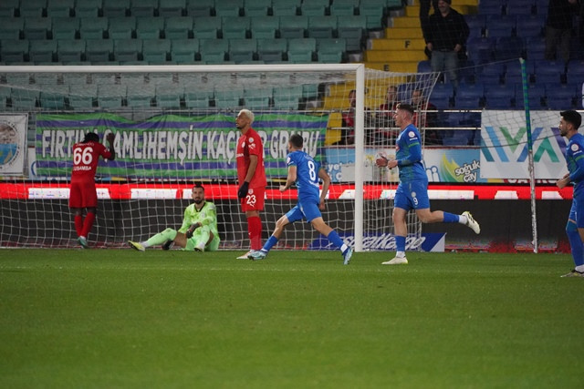 RİZESPOR PENDİKSPOR MAÇ FOTOĞRAFLARI