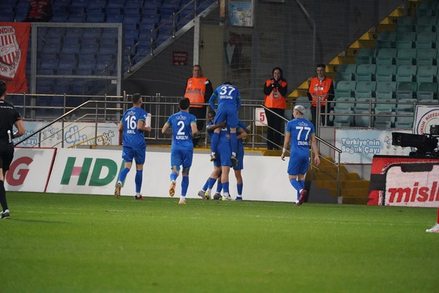 RİZESPOR PENDİKSPOR MAÇ FOTOĞRAFLARI