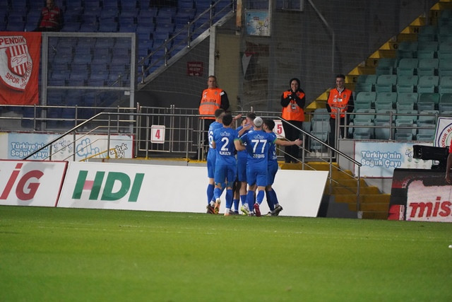 RİZESPOR PENDİKSPOR MAÇ FOTOĞRAFLARI