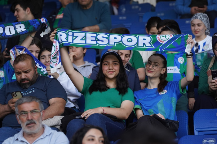RİZESPOR BODRUMSPOR TRÜBÜNLERDEN RENKLİ GÖRÜNTÜLER