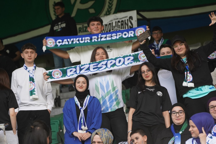 RİZESPOR BODRUMSPOR TRÜBÜNLERDEN RENKLİ GÖRÜNTÜLER