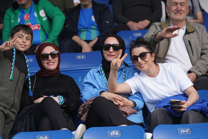 RİZESPOR BODRUMSPOR TRÜBÜNLERDEN RENKLİ GÖRÜNTÜLER