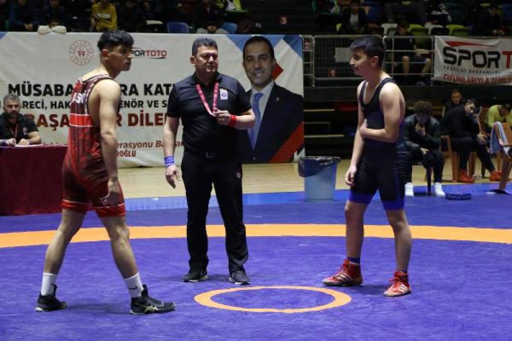 U17 Türkiye Güreş Şampiyonası Samsun’da başladı 