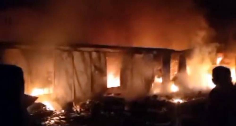 Kastamonu'da inşaat işçilerinin kaldığı prefabrik evler yandı