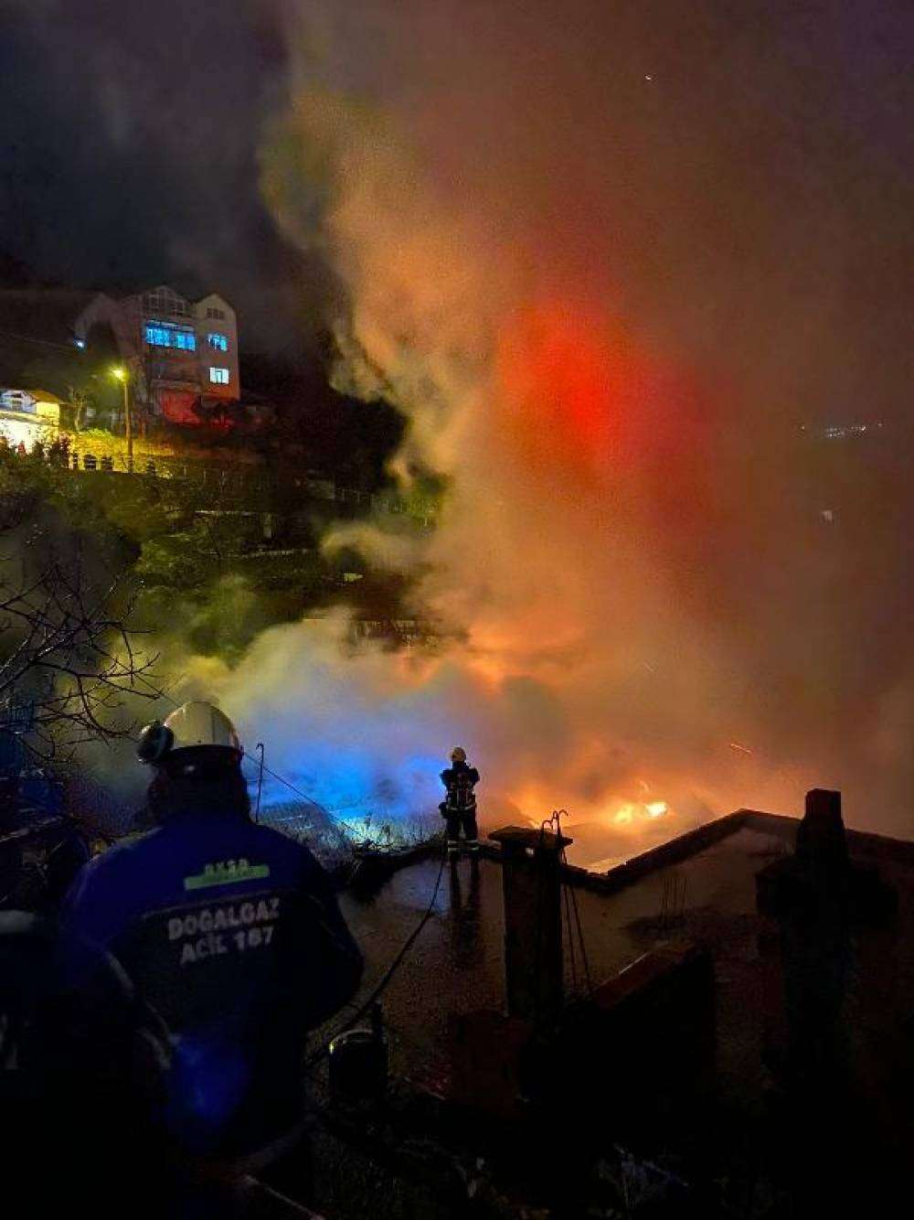 Elektrikli battaniyeden &ccedil;ıkan yangında 3 &ccedil;ocuk dumandan etkilendi&nbsp;