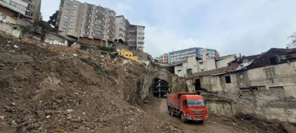Trabzon'da katlı otoparka tünelli bağlantı