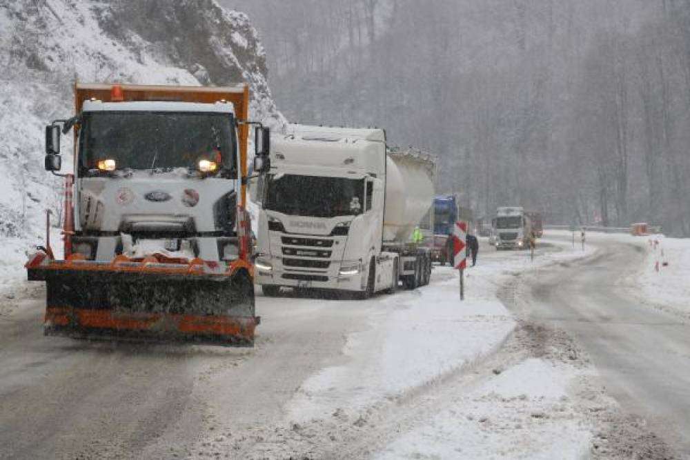 Zonguldak'ta 135 k&ouml;y yolu ulaşıma kapandı