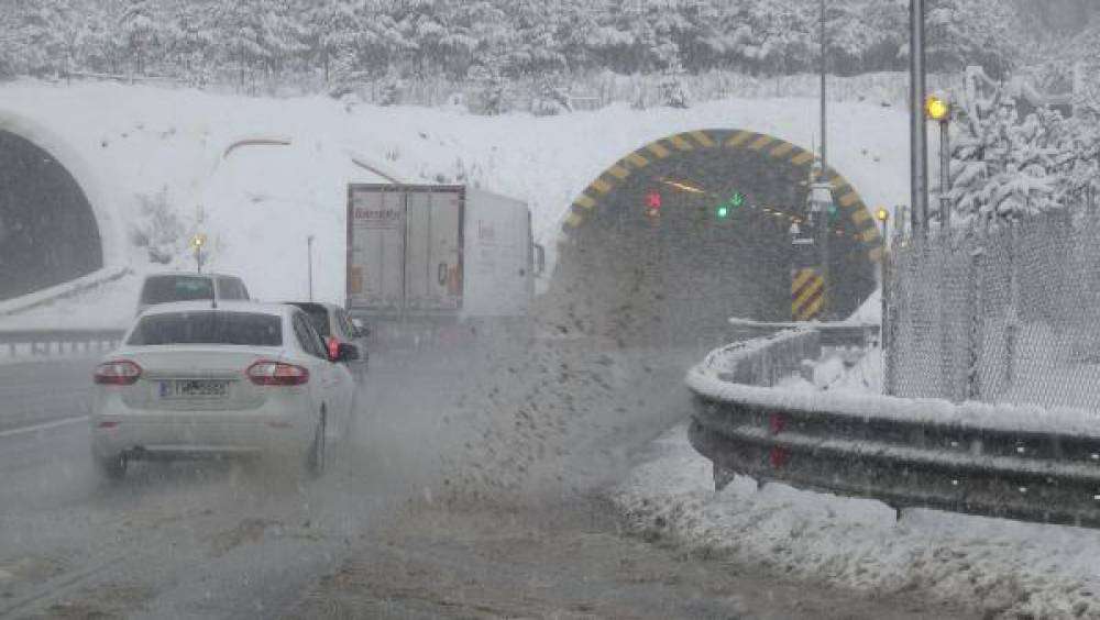 Bolu Dağı'nda kar yağışı etkili oldu