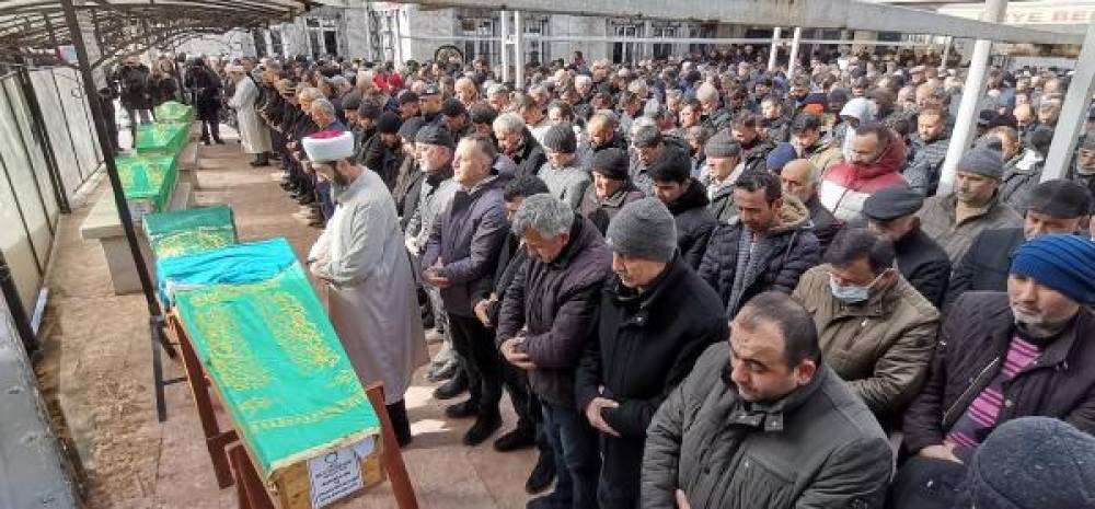 Depremde enkazda kalan 2'si &ccedil;ocuk 9 kişi, Ordu'da toprağa verildi