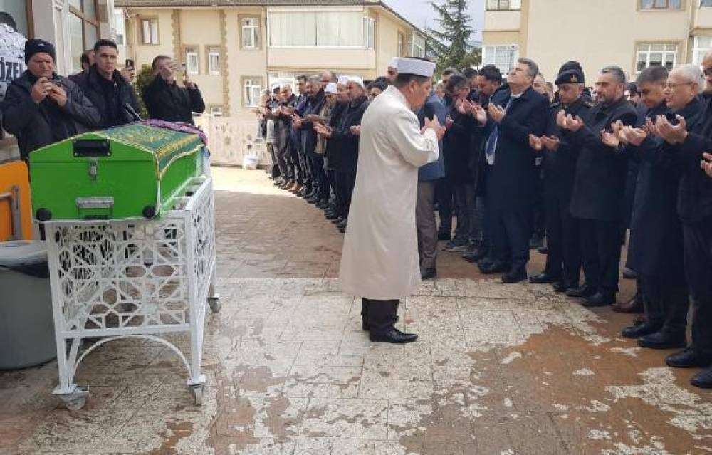 Depremde 8 aylık hamile Sevde &ouml;ğretmen yaşamını yitirdi, polis eşi enkaz altında