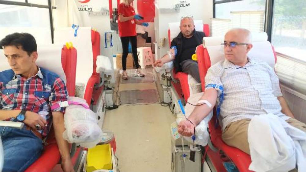 Amasya’da öğretmen ve veliler kan bağışında bulundu