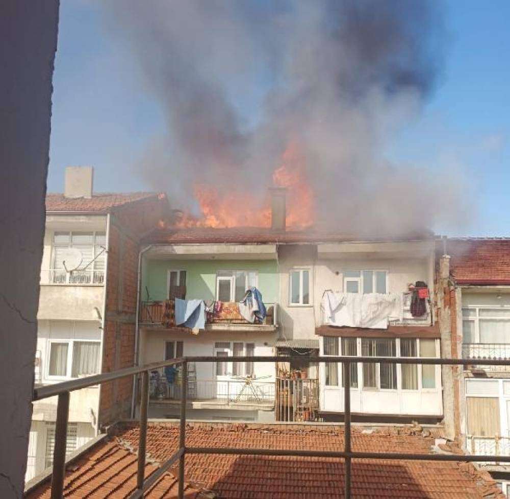 Tokat'ta pasaj &ccedil;atısında yangın