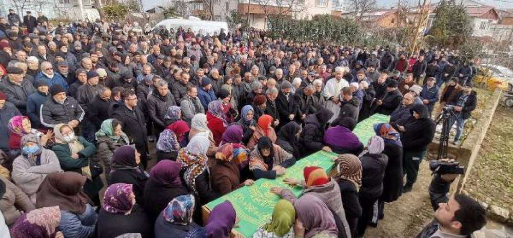 Depremde enkazda kalan 3'&uuml; &ccedil;ocuk 6 kişi, Ordu'da toprağa verildi