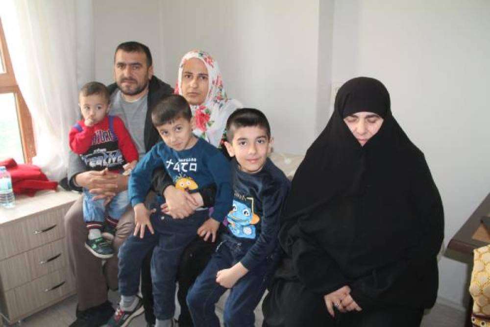 Depremden sağ kurtulan aile Amasya&rsquo;da yurda yerleştirildi