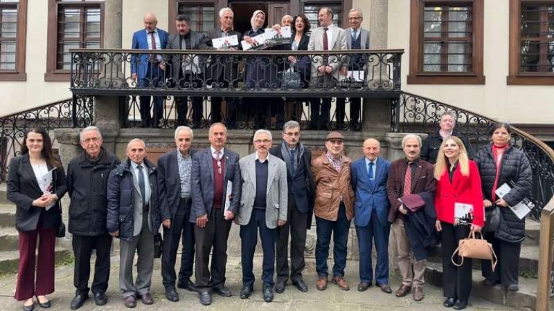 110. YIL ÖZEL ETKİNLİĞİNDE RİZELİ YAZAR  ŞİİR OKUDU
