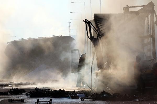 TEM'de tanker ile TIR çarpıştıktan sonra alev alev yandı; 2 yaralı