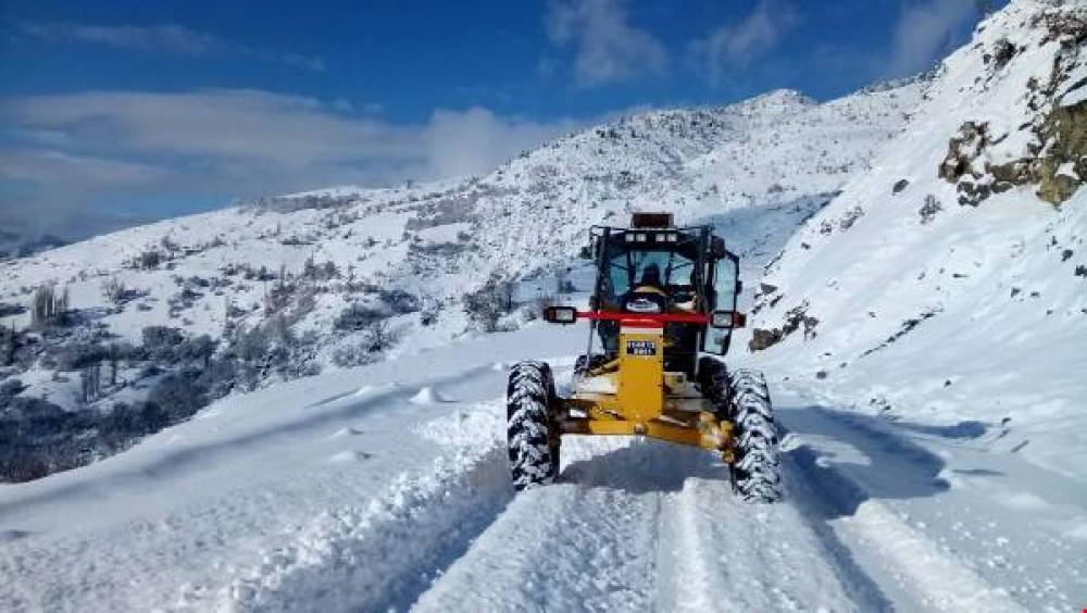 Karadeniz'de etkili Kar yağışı..  57 köy yolu ulaşıma kapandı