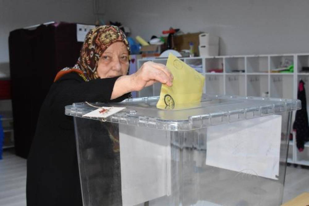 Karadeniz'de oy kullanma işlemi başladı