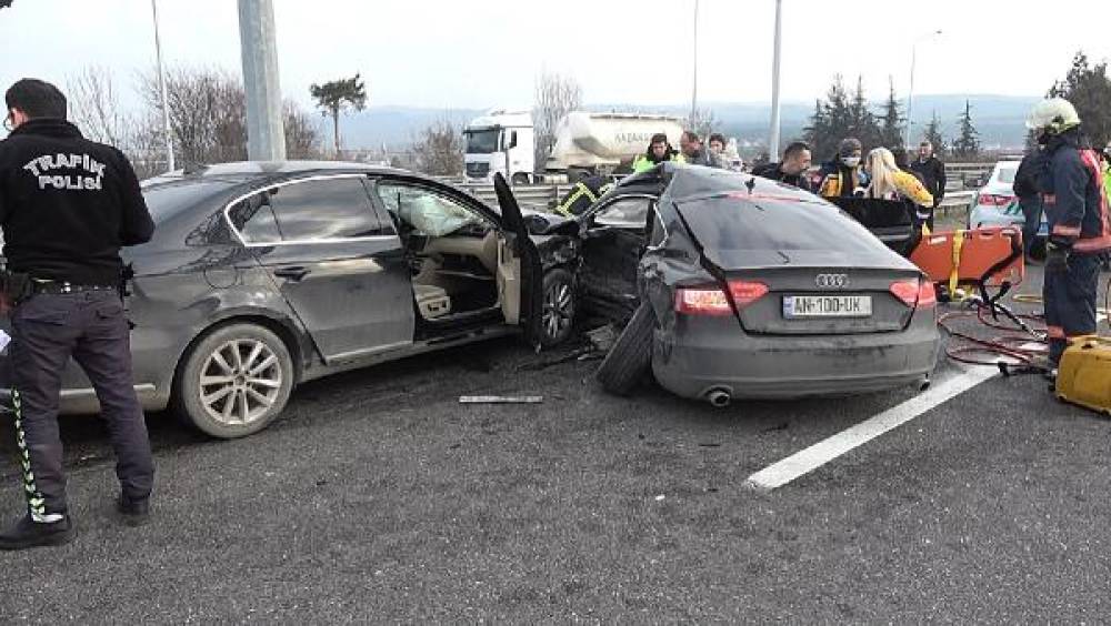 Kazada Gürcü sürücü ile annesi yaralandı, eşi ve bebeği yara almadı