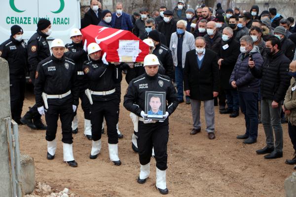 Kalp krizinden hayatını kaybeden çevik kuvvet polisi için tören (2)