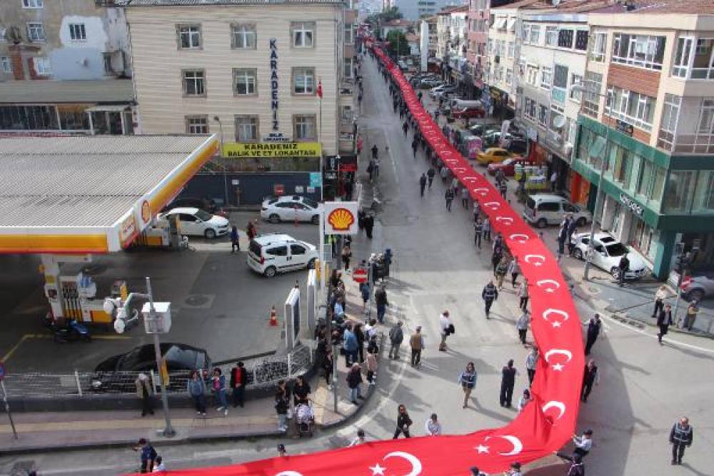 Samsun'da '1919 metre bayrak yürüyüşü' düzenlendi 