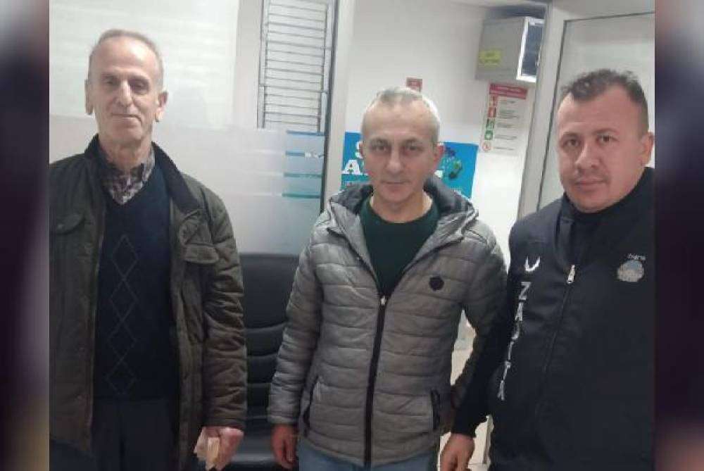 Yolda bulunan i&ccedil;inde bir miktar para olan c&uuml;zdan, sahibine teslim edildi