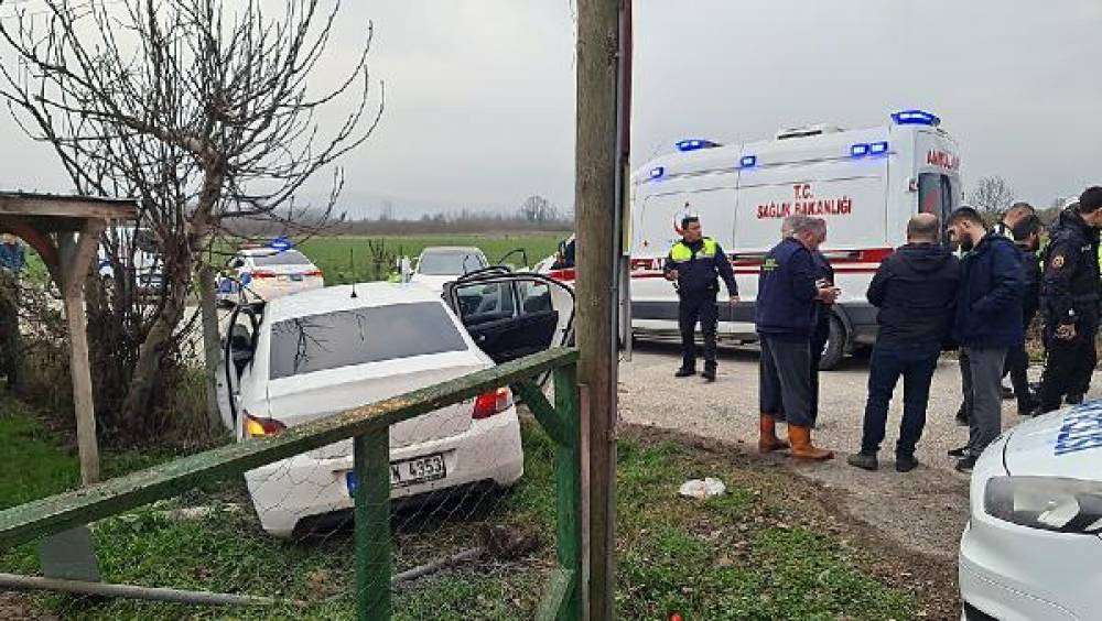 Polisten ka&ccedil;arken kaza yaptı; 2 yaralı