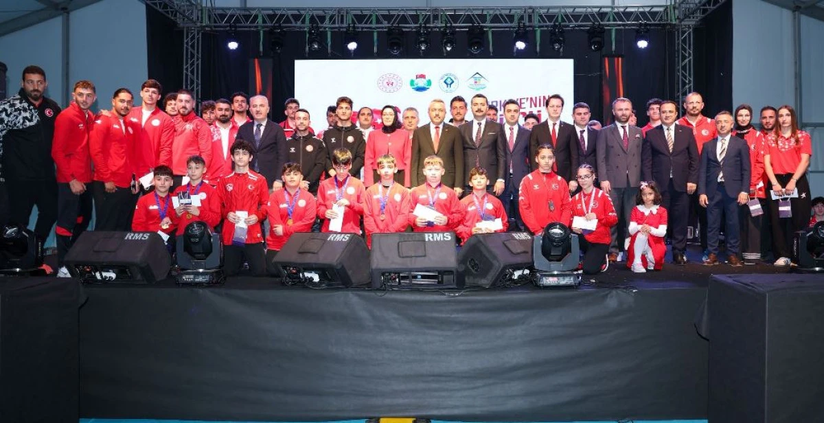 19 MAYIS RİZE'DE COŞKU İLE KUTLANDI