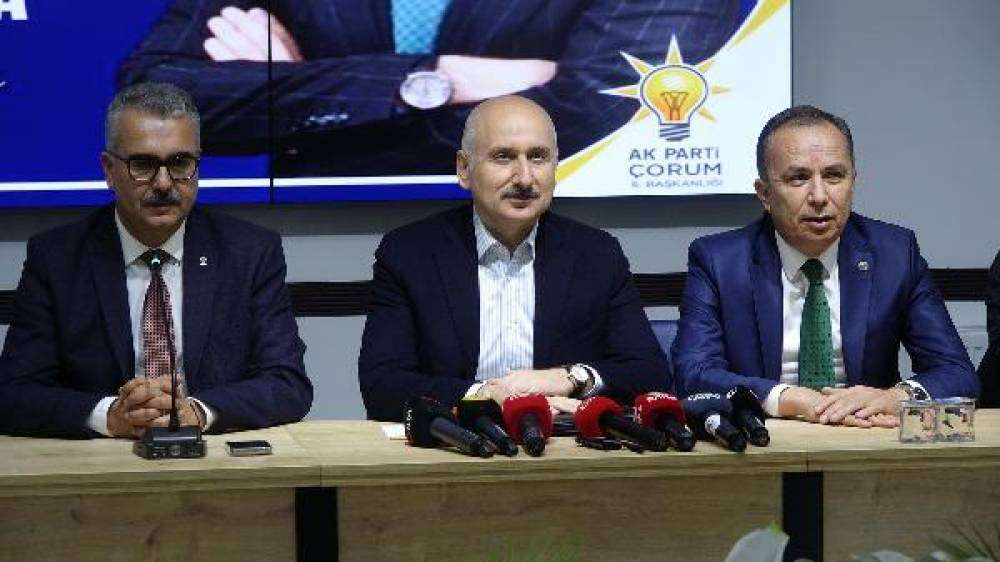 'T&Uuml;M D&Uuml;NYA T&Uuml;RKİYE'Yİ İZLİYOR'