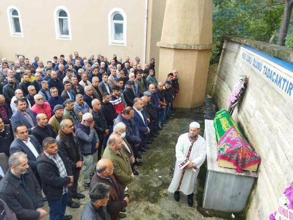 Eski eşinin &ouml;ld&uuml;rd&uuml;ğ&uuml; Burcu, memleketinde toprağa verildi