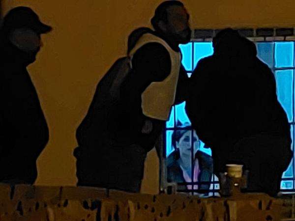 Dini nikahlı eşini silahla rehin aldı; 17 saattir ikna edilmeye &ccedil;alışılıyor
