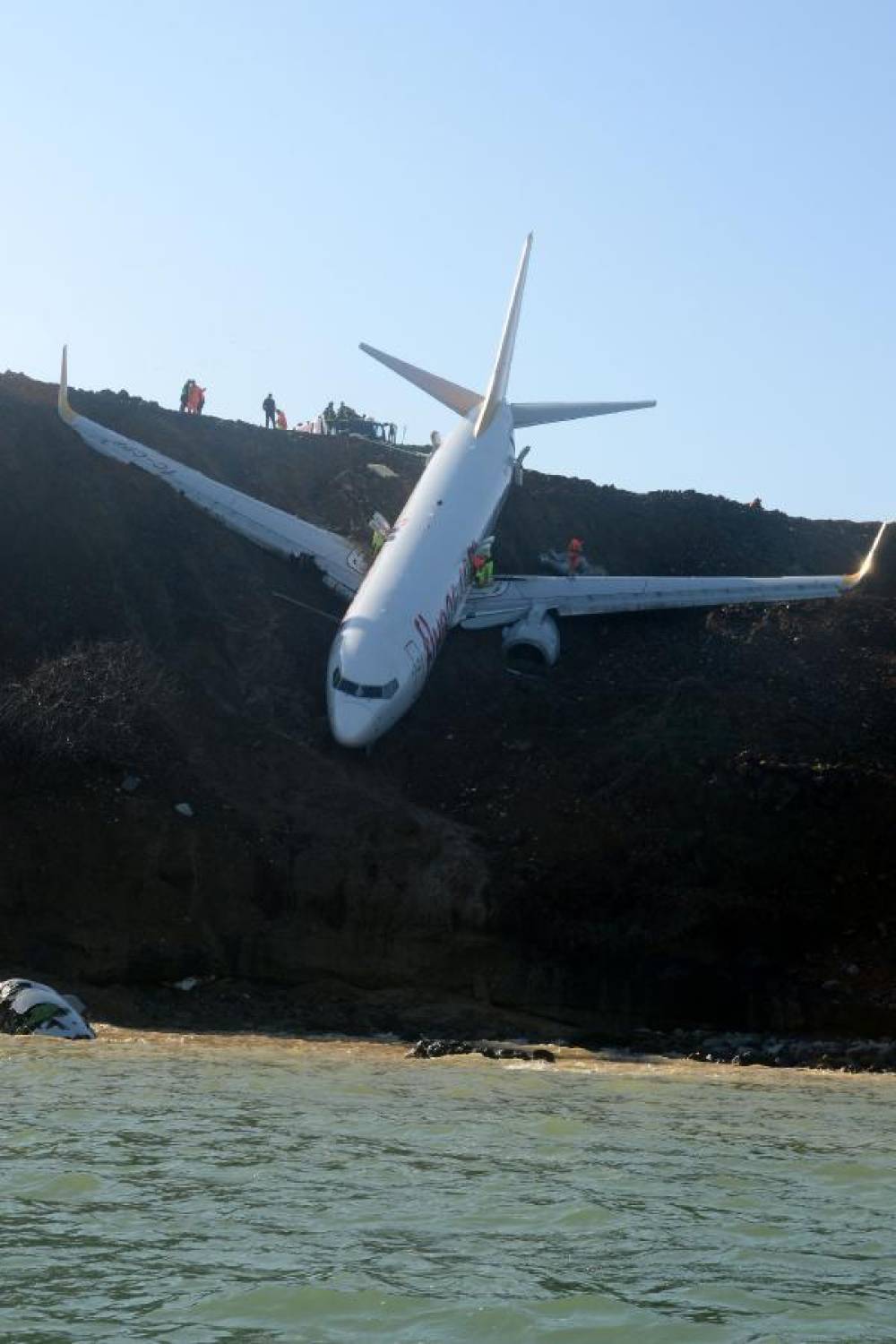 Pisten çıkan uçakta yolcuların 'ölüm korkusu' 
