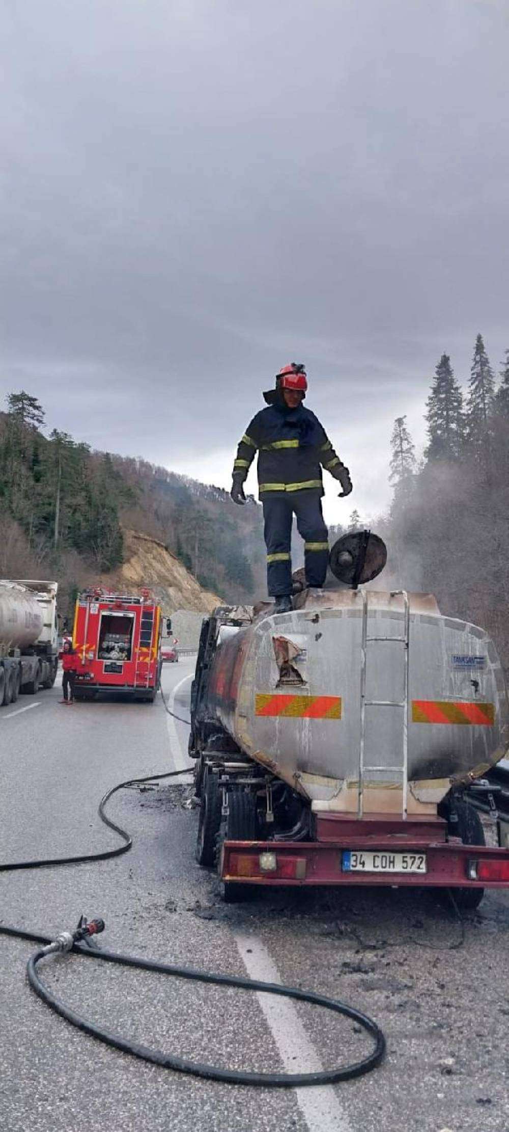 Mazot y&uuml;kl&uuml; tanker yandı