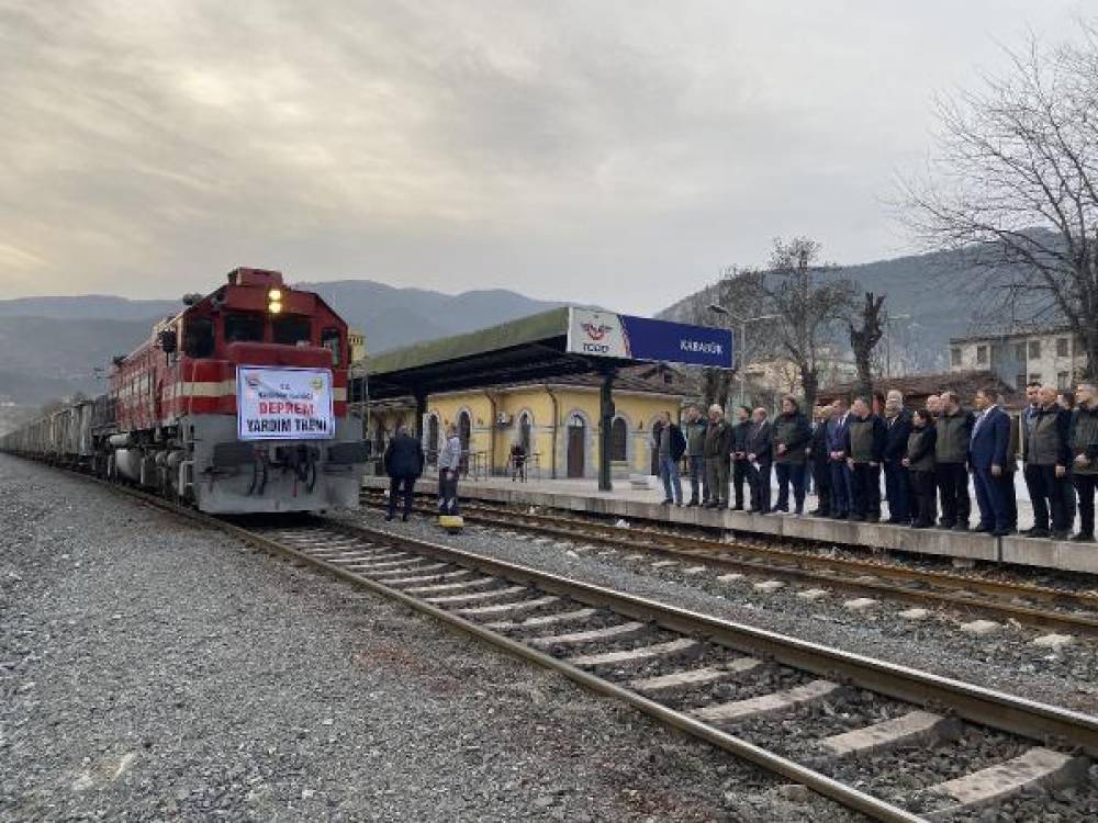 Karabük’ten deprem bölgesine 20 vagon odun gönderildi  