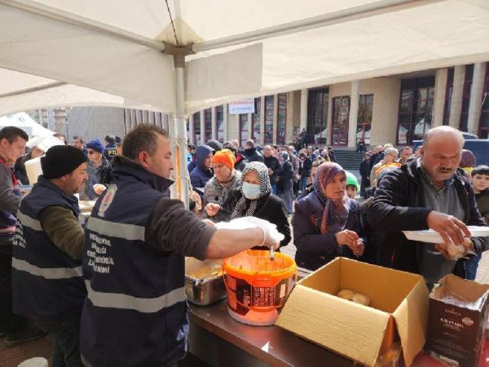 365 bin afetzede Büyükşehir’in yemek çadırından faydalandı