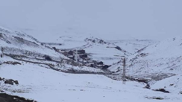 Bayburt'ta mayısta kar manzarası