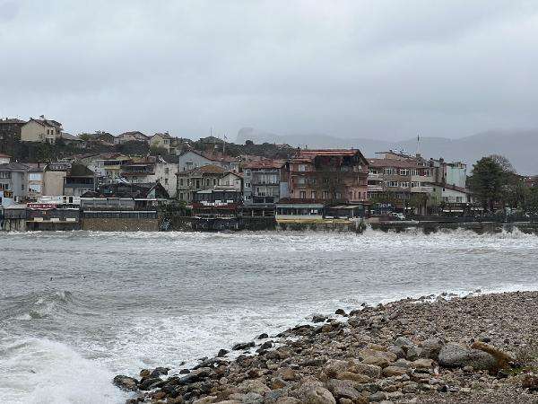 Bartın'da şiddetli&nbsp;r&uuml;zgar nedeniyle balık&ccedil;ılar denize a&ccedil;ılamadı