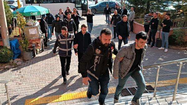 H&uuml;k&uuml;ml&uuml;lere uyuşturucu temin edenlere operasyonda 19 ş&uuml;pheli adliyede