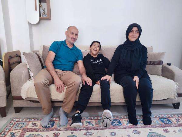 Engelli &ccedil;ocukları olan aile, komşularıyla kavga edince evlerini satışa &ccedil;ıkardı&nbsp;