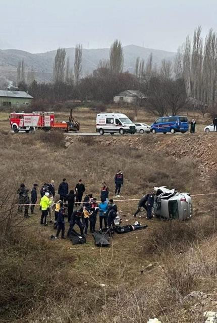 Kazada ölen 3 kişi, minibüs çarpan akrabalarının cenazesine gidiyormuş