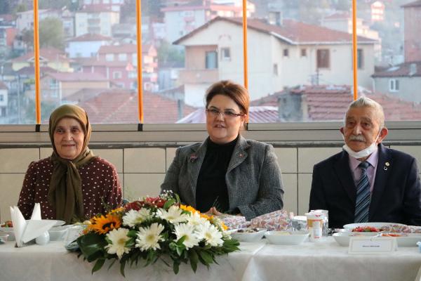 Bakan Yanık, Zonguldak'ta huzurevinde yaşlılarla iftarda buluştu