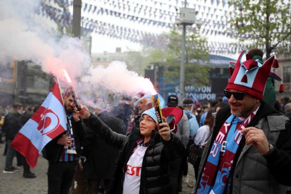 Trabzon'a 'şampiyonluk göçü’ ile turizmciler ve esnafın yüzü güldü